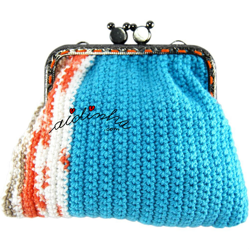 Bolsa, em crochet, quadrangular, azul turquesa e mesclado