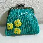 Bolsa, em crochet, verde mar com florinhas amarelas
