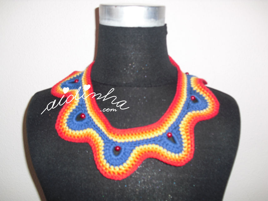Colar em crochet, multicolorido