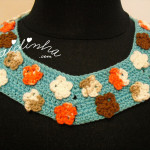 Colar em crochet, turquesa com flores mescladas