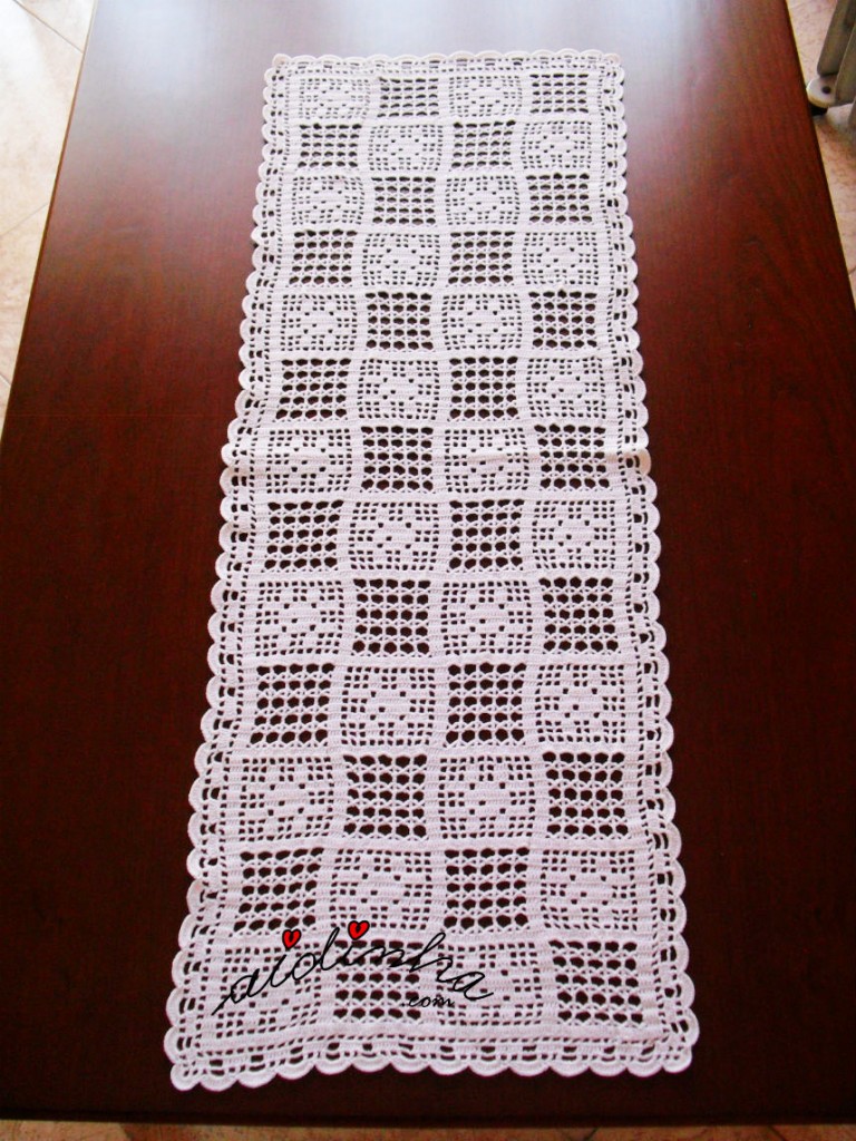 Naperon/caminho mesa branco, em crochet