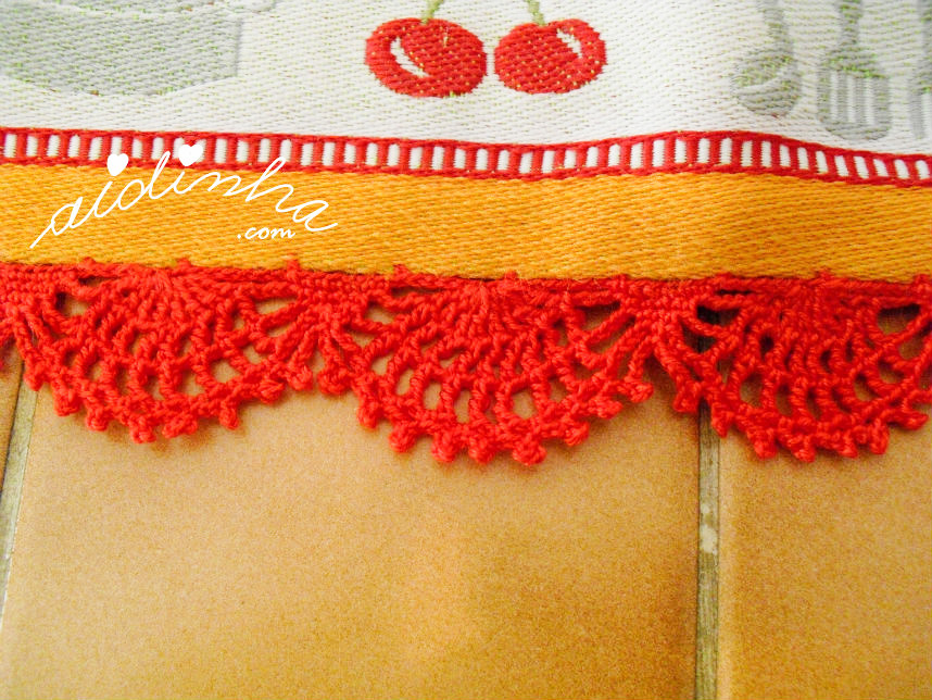 Outra vista do picô de crochet vermelho