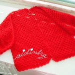 Casaco de crochet, na cor vermelho