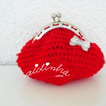 Bolsa, em crochet, vermelha com lacinho de cristal