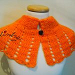 Pelerine, em crochet, na cor laranja