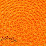 Conjunto de individuais e porta-copos laranja, em crochet