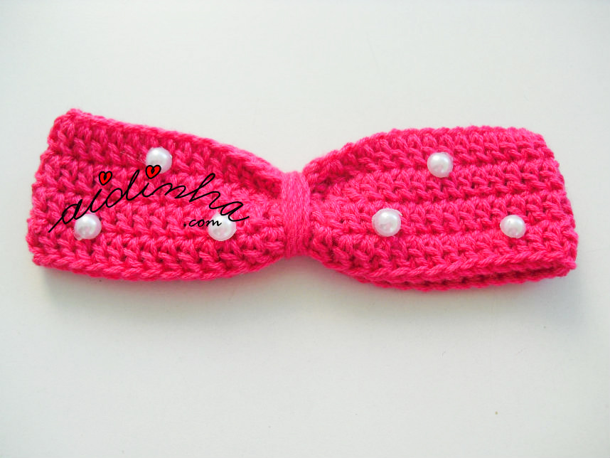 Gancho para cabelo, em crochet, rosa com perólas
