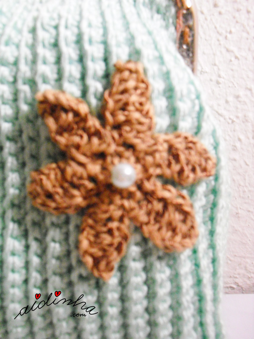 Flor castanha da bolsa de crochet verde água