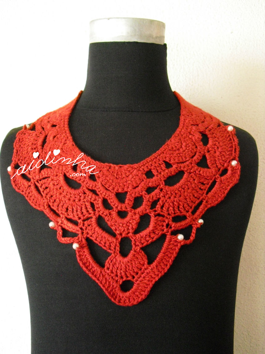 Colar de crochet, vermelho com pérolas