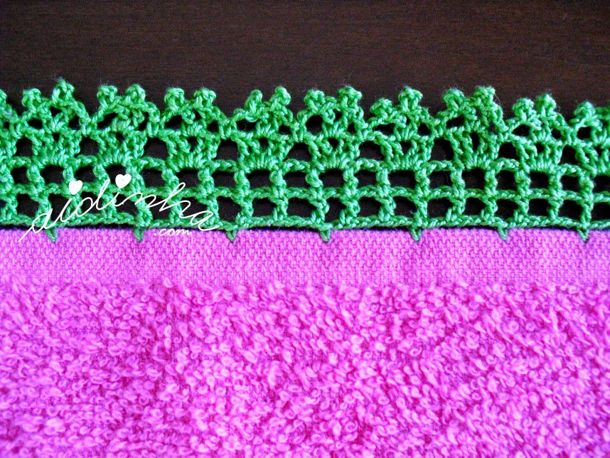 Pormenor do crochet do pano turco de cozinha rosa
