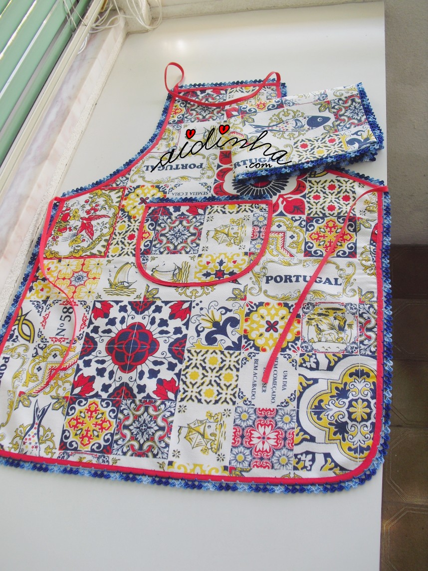 conjunto de avental e pano de cozinha, com crochet