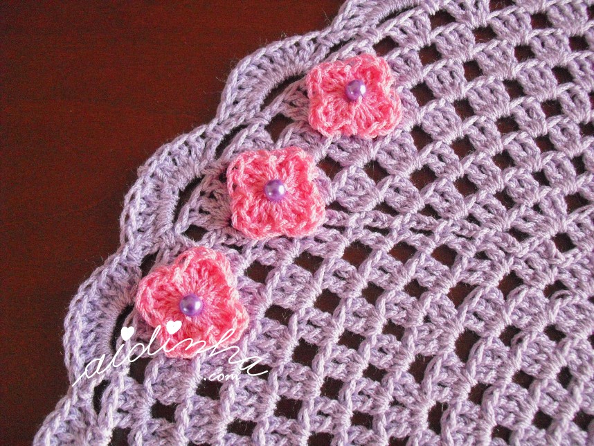 flores rosa dos individuais de crochet lilás