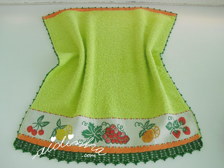 pano turco com barra de uvas com crochet verde