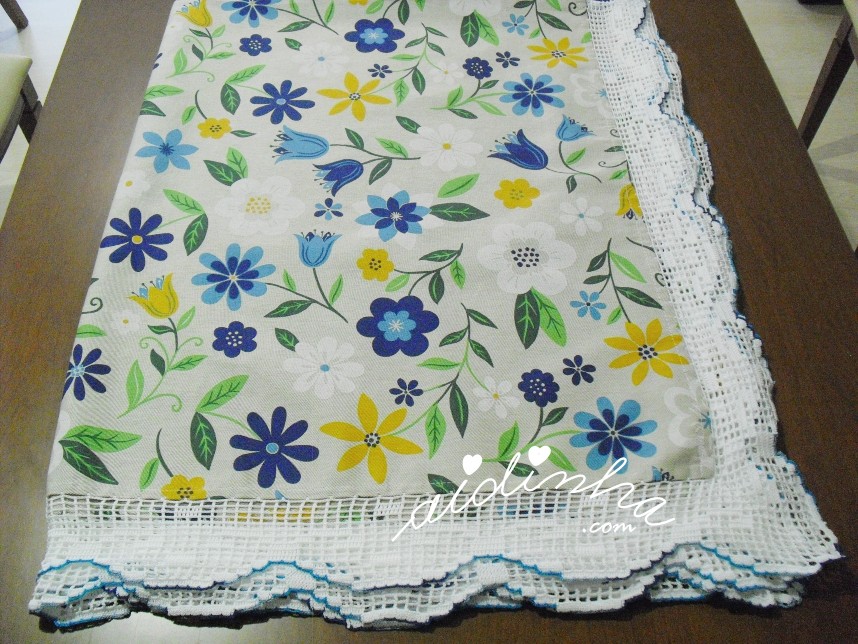 toalha floral com crochet