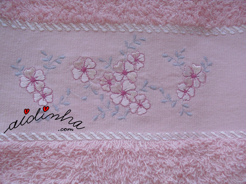 bordado do conjunto de banho com crochet