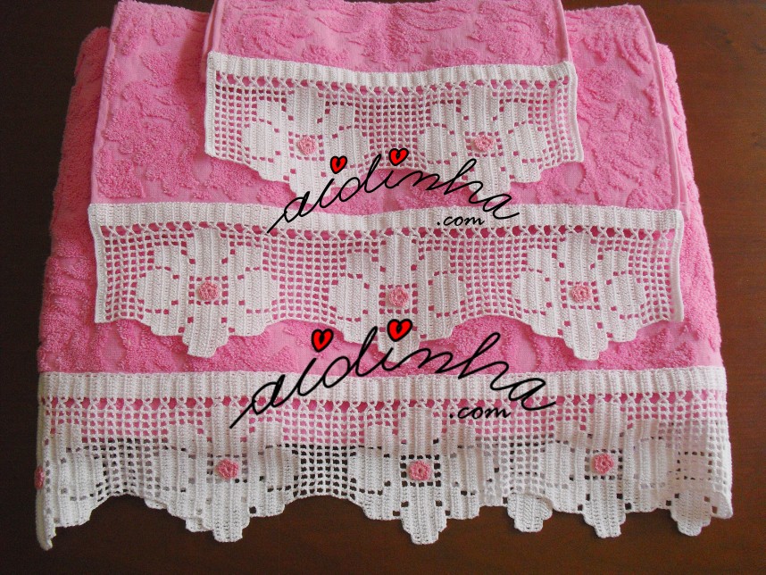 conjunto de toalhas de banho rosa, com crochet