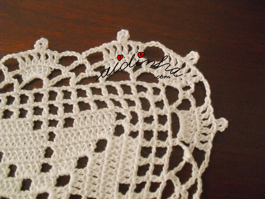 crochet de acabamento da toalha com quadrados bordados