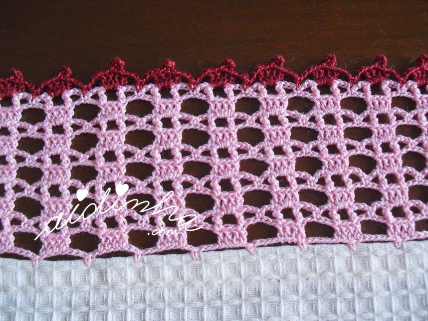 crochet do conjunto de panos de cozinha com bordado rosa