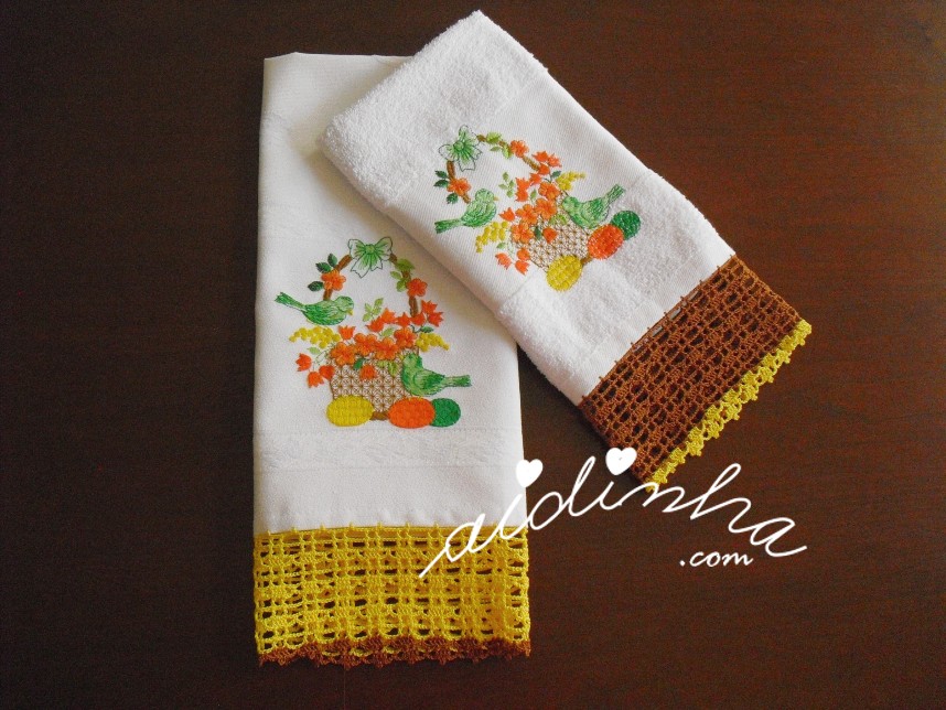conjunto de panos de cozinha, com bordado da Páscoa e crochet