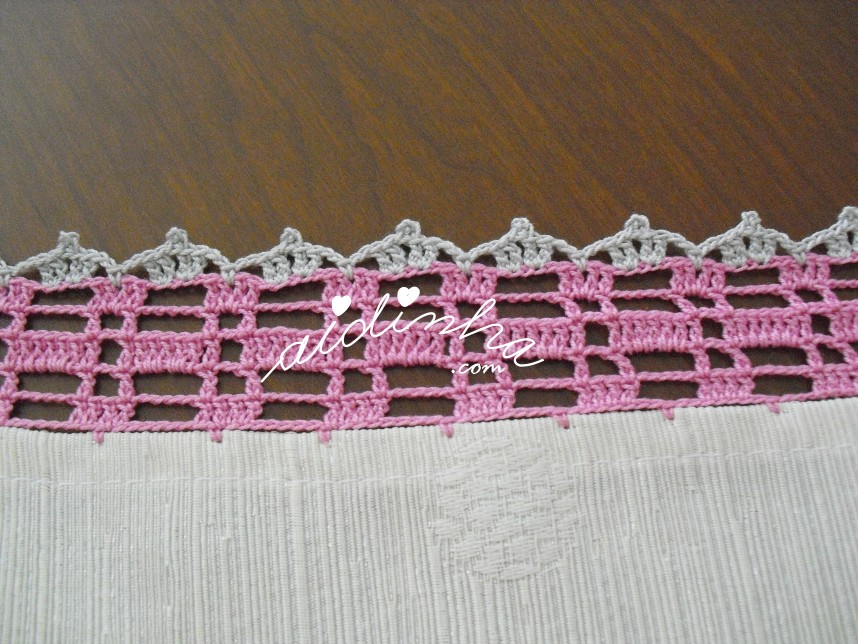 crochet da toalha com quatro bordados