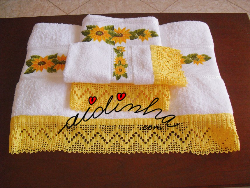 conjunto de toalhas de banho pintado à mão e com crochet