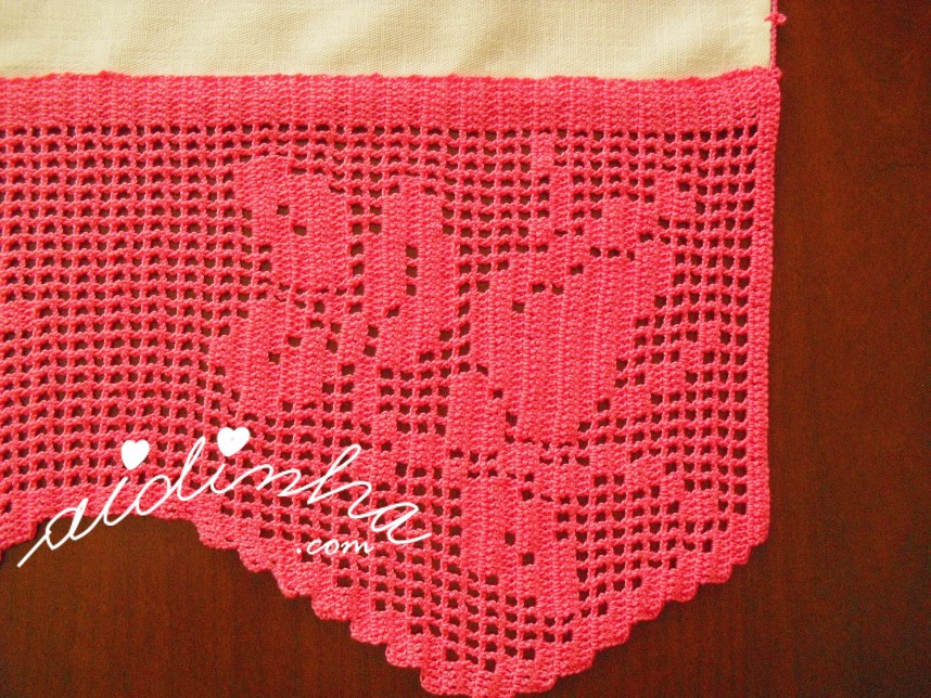 crochet em rosa do pano de cozinha com bonequinha