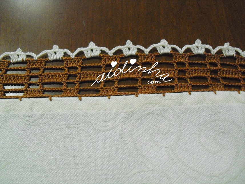 crochet da toalha com bordado creme