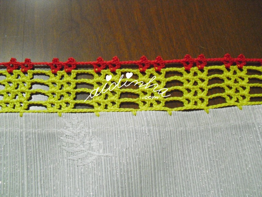 crochet da toalha de mesa com jarros bordados