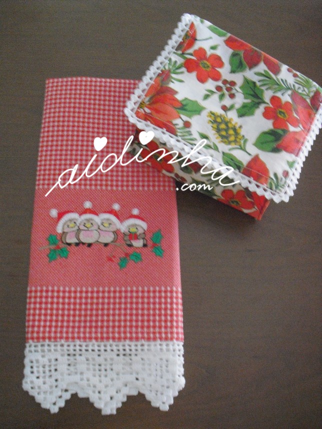 outra foto do conjunto de natal de pano de cozinha + porta-guardanapos com crochet