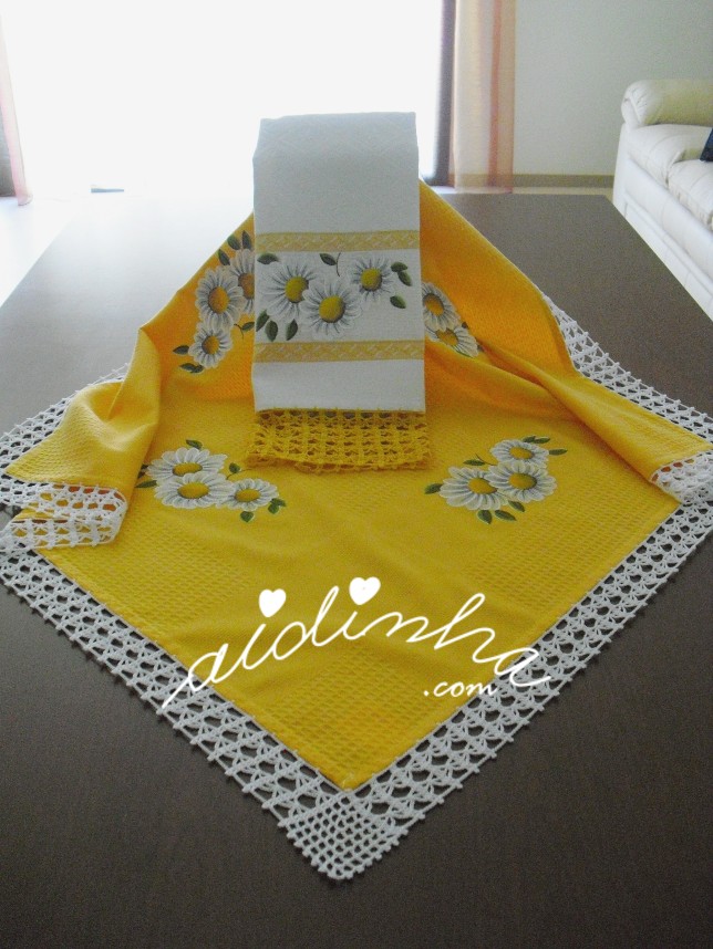 conjunto de toalha de mesa + pano de cozinha, pintado à mão e com crochet