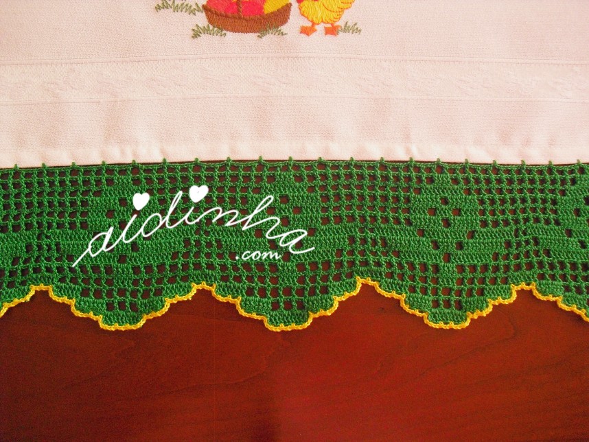 crochet verde do pano de cozinha, com bordado de Páscoa