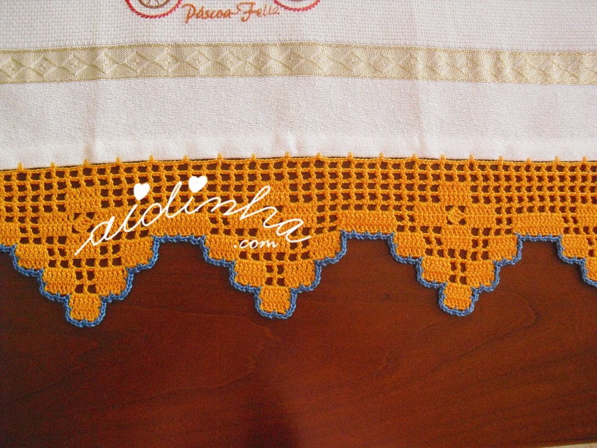 crochet laranja do pano de cozinha, com bordado de Páscoa