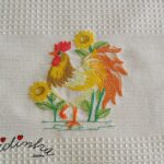 Conjunto de panos de cozinha, com galo bordado e crochet