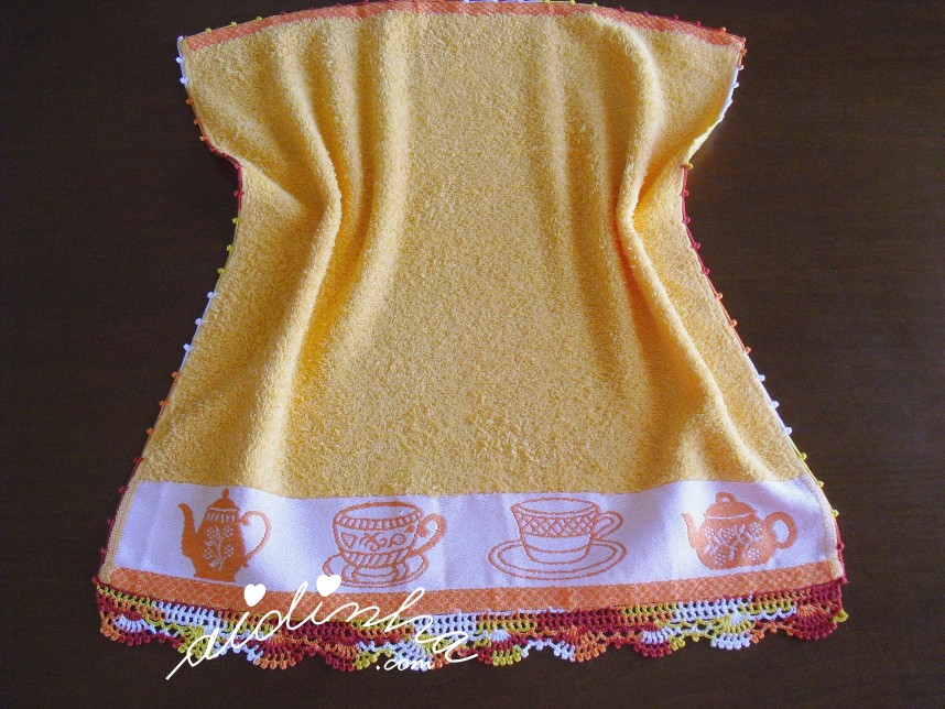 pano amarelo com crochet em laranja matizado