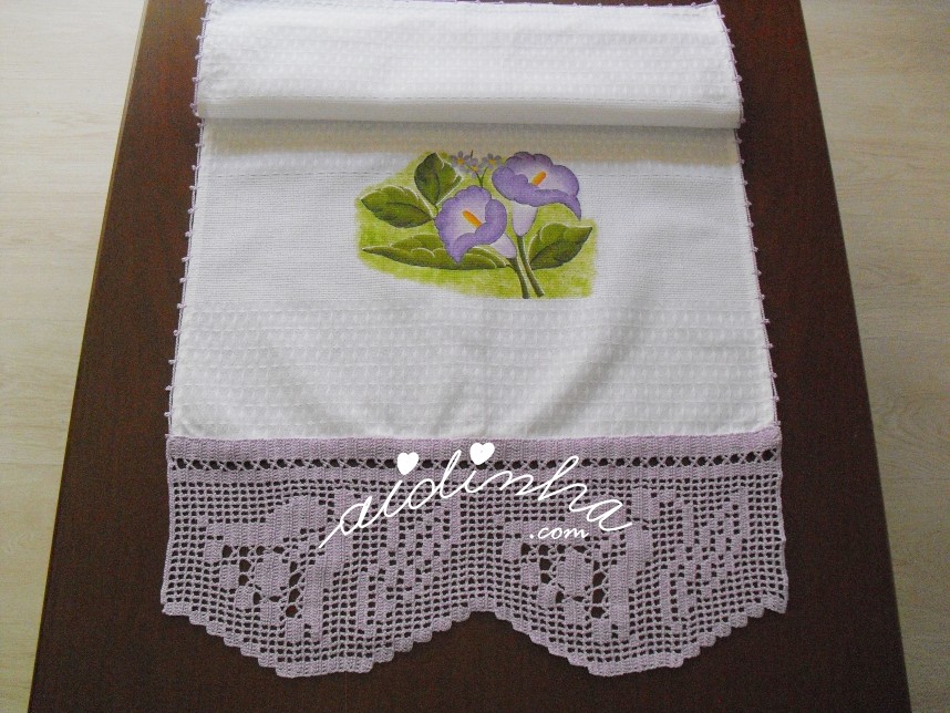 pano de cozinha pintado à mão e com crochet lilás