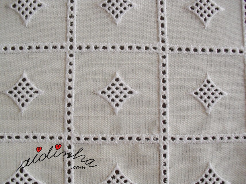 Linho bordado do conjunto de quarto com crochet