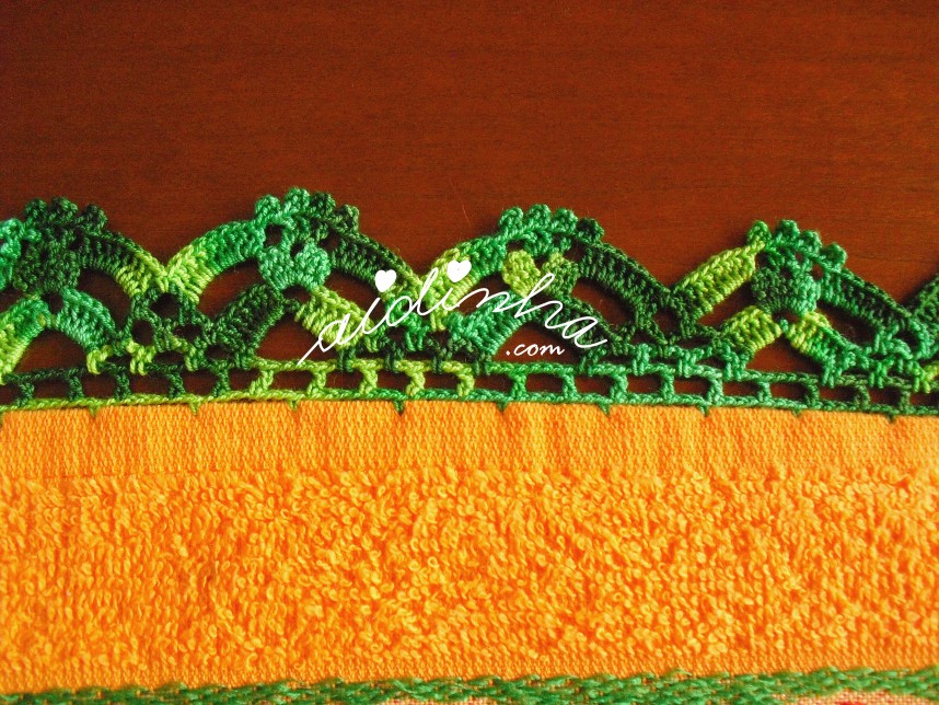 crochet verde matizado do pano turco com cerejas