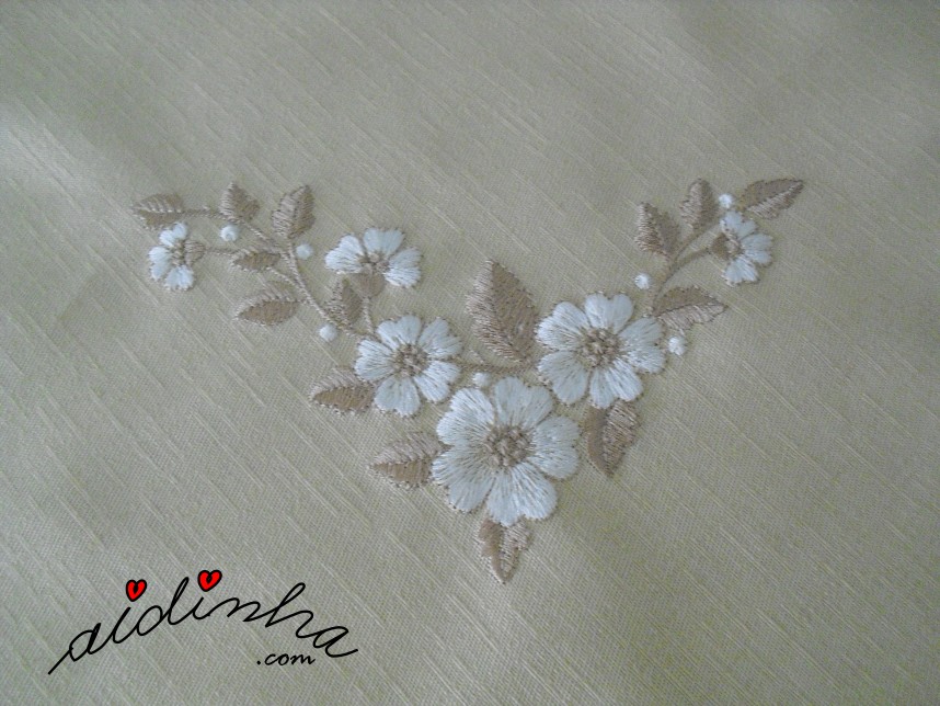 bordado da toalha de mesa com crochet