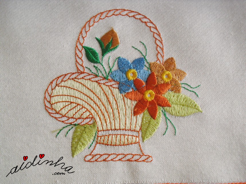 bordado de um dos panos de cozinha com crochet