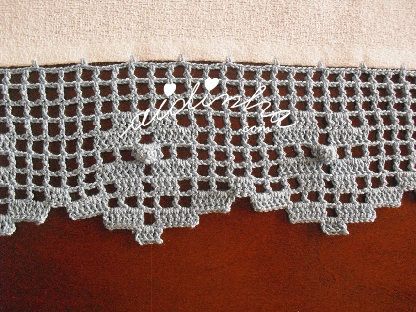 crochet do pano de cozinha com cesto de flores bordado