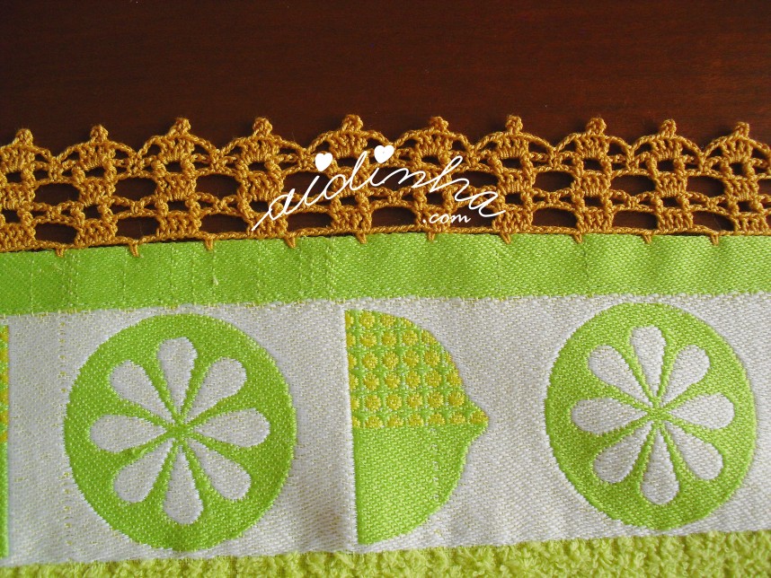crochet cor de mel do pano turco de cozinha com limões