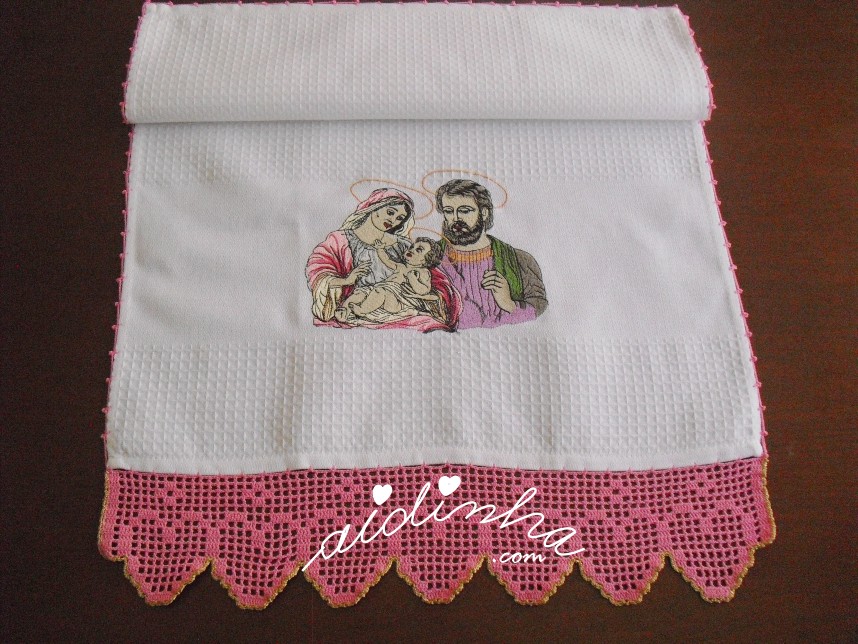 pano de cozinha com bordado XXL e crochet rosa