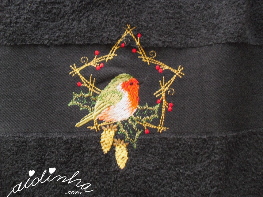 bordado de um dos panos do conjunto de Natal, com crochet