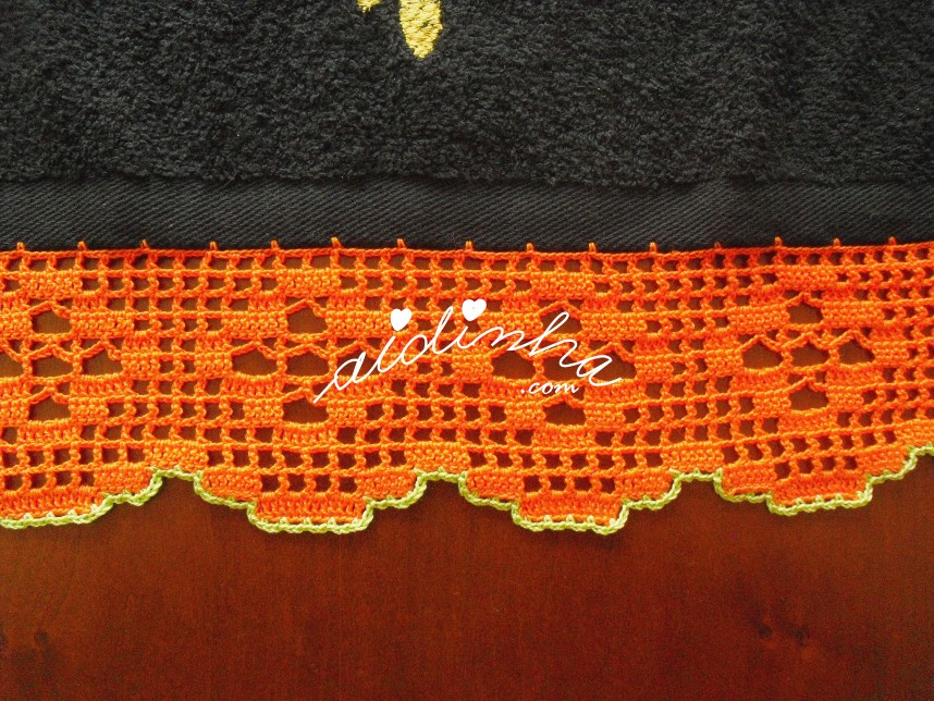 crochet laranja do pano de cozinha, com bordado de Natal