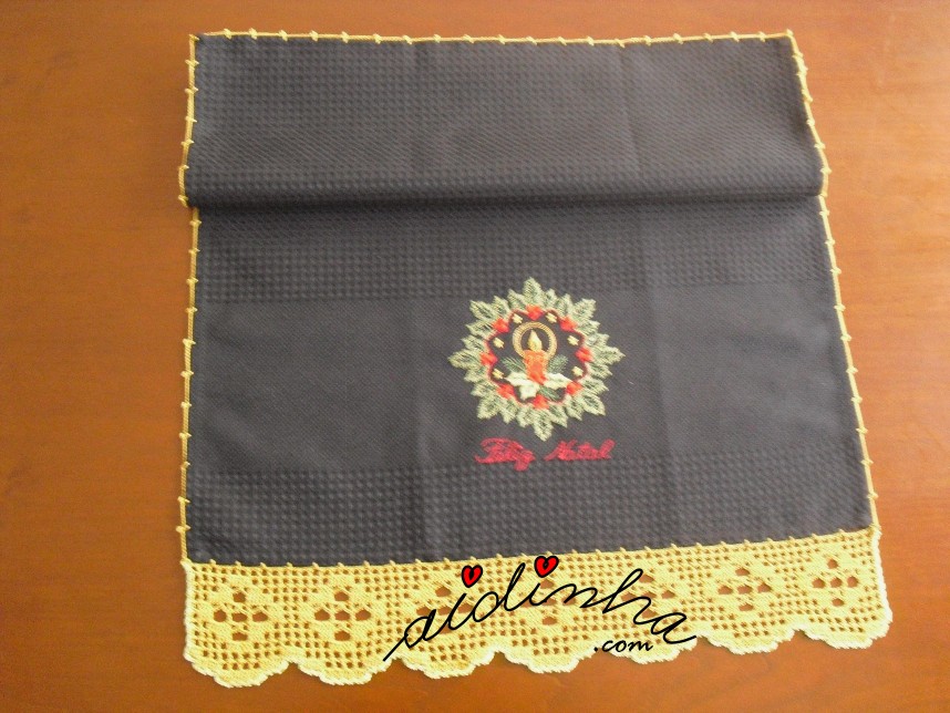 pano de cozinha de Natal bordado e com crochet amarelo