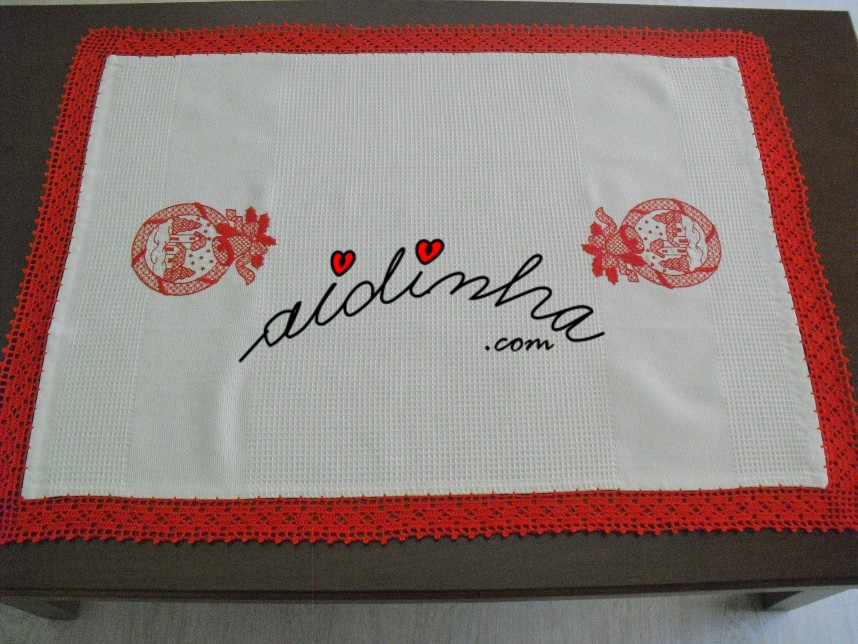 centro de Natal, com dois bordados e crochet