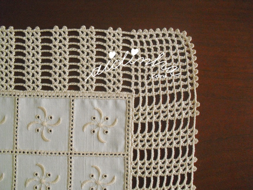 canto do crochet do pano para o cestinho do pão