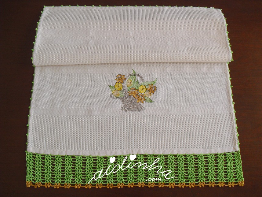 pano de favo bordado e com crochet