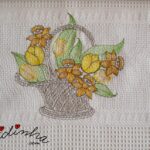 Conjunto de panos de cozinha + pega, com cesto de flores bordado e crochet