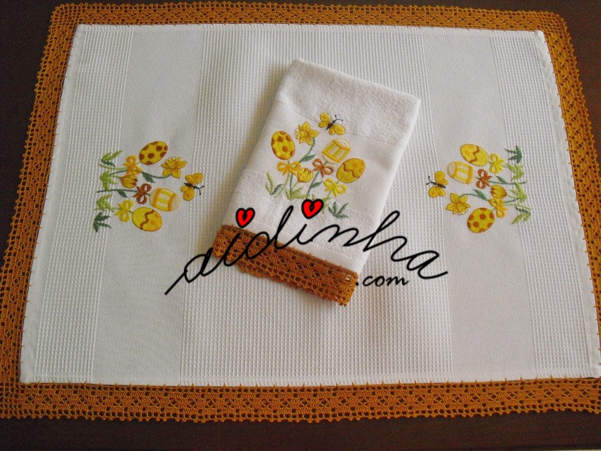 conjunto de centro + pano turco com bordado de Páscoa e crochet